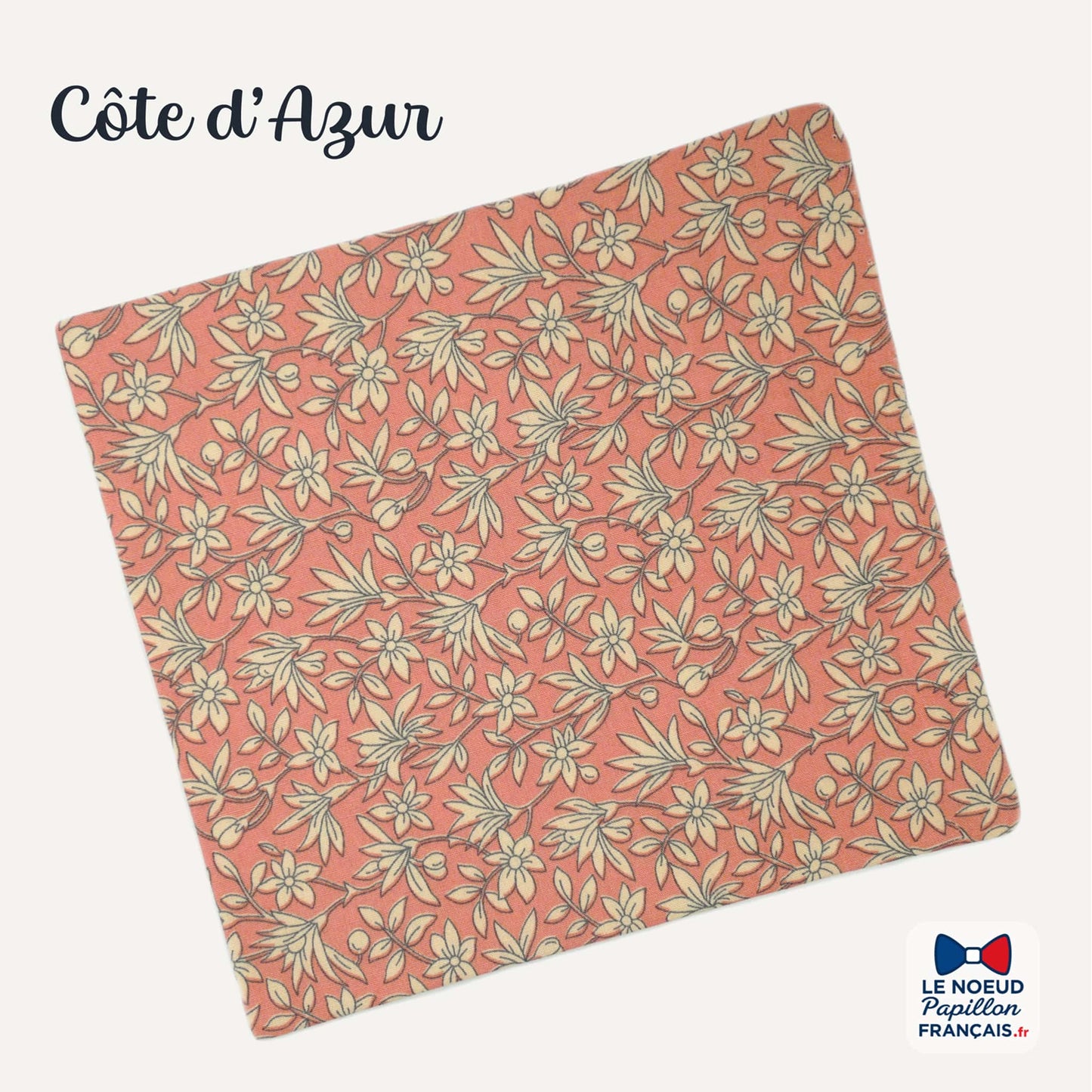 Pochette de costume rose fleuri