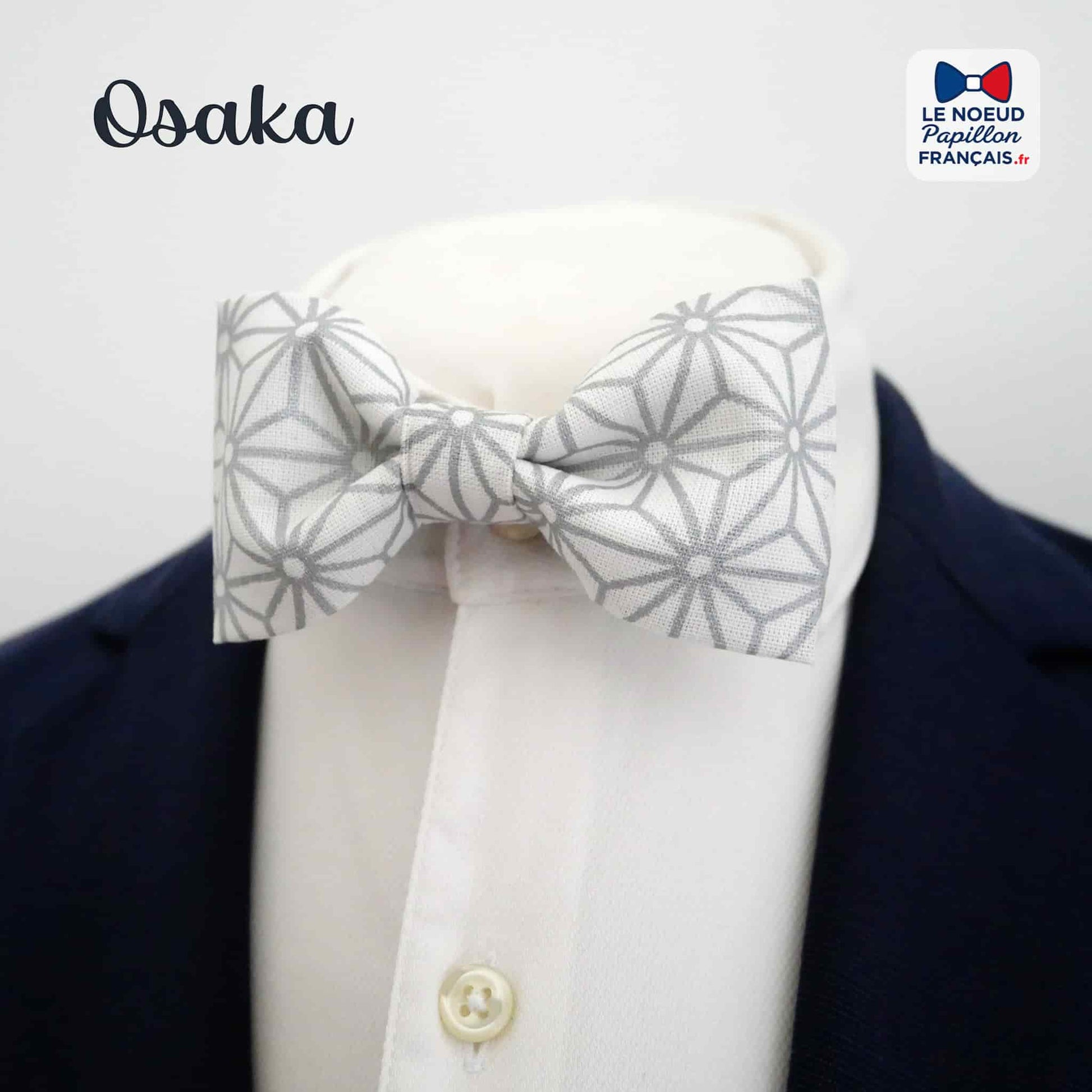 Noeud papillon motif japonais gris sur fond blanc