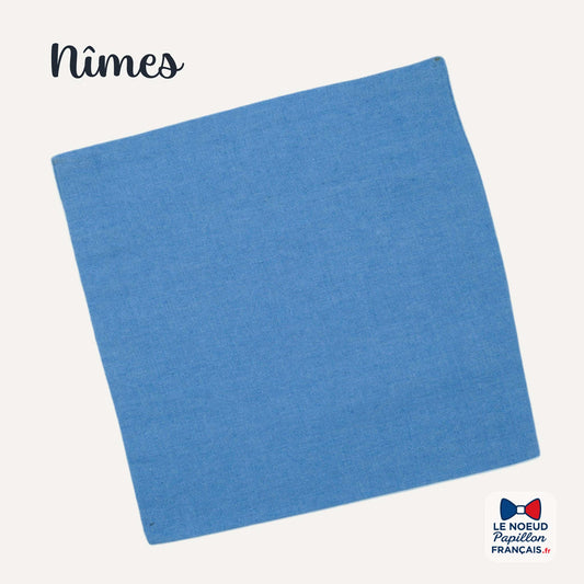 Pochette de costume bleu clair